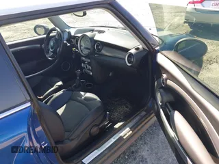 2007 MINI Hardtop S z VIN WMWMF73527TV31819, wystawiony jako IAAI lot #41977366 z przebiegiem 125 144 mil mil oraz . Historia ofert i sprzedaży dostępna na DreamBid. Obrazek 5.