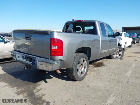 2007 Chevrolet Silverado 1500 LT w/1LT with VIN 1GCEC19J27Z609904, listed as a IAAI auction lot 41425797 with 294,241 mi miles. Bid and sale history available at carsss.com. Image 4.