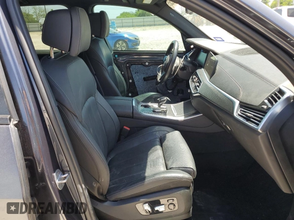 2020 BMW X5 sDrive40i with VIN 5UXCR4C0XLLT18537, listed as a Copart auction lot 52439585 with 45,042 mi miles and Salvage Title. Bid and sale history available at DreamBid. Image 7.