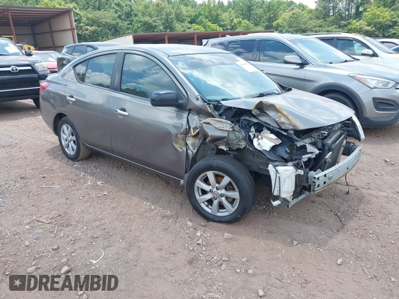 2012 Nissan Versa S z VIN 3N1CN7AP3CL846541, wystawiony jako IAAI lot #42542076 z przebiegiem 140 409 mil mil oraz . Historia ofert i sprzedaży dostępna na DreamBid. Obrazek 1.
