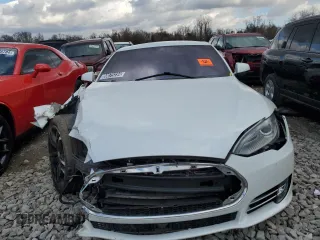 2015 Tesla Model S 85D with VIN 5YJSA1S21FF096032, listed as a Copart auction lot 80075234 with Not Provided miles and Clean Title. Bid and sale history available at carsss.com. Image 5.