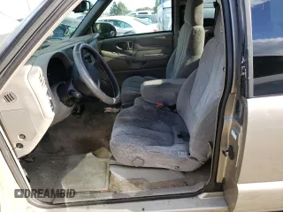 2001 GMC Sonoma SLS w/1SG Pkg with VIN 1GTCS19W318106014, listed as a Copart auction lot 42437444 with 152,169 mi miles and Salvage Title. Bid and sale history available at carsss.com. Image 7.
