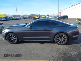 2015 Ford Mustang EcoBoost z VIN 1FA6P8TH7F5351477, wystawiony jako IAAI lot #41378347 z przebiegiem 104 755 mil mil oraz . Historia ofert i sprzedaży dostępna na DreamBid. Obrazek 14.