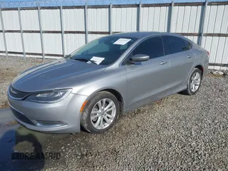 2015 Chrysler 200 Limited z VIN 1C3CCCAB5FN670987, wystawiony jako IAAI lot #41572911 z przebiegiem 194 454 mil mil oraz . Historia ofert i sprzedaży dostępna na DreamBid. Obrazek 2.