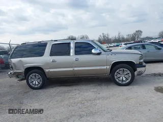2003 Chevrolet Suburban Z71 with VIN 3GNFK16Z33G170733, listed as a IAAI auction lot 41741020 with 204,544 mi miles. Bid and sale history available at carsss.com. Image 13.