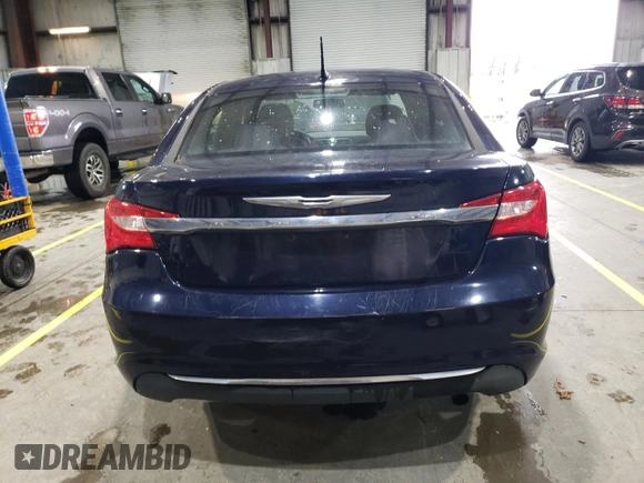 2014 Chrysler 200 Touring z VIN 1C3CCBBB3EN171841, wystawiony jako Copart lot #51232055 z przebiegiem 237 122 mil mil oraz Szkody całkowita. Historia ofert i sprzedaży dostępna na DreamBid. Obrazek 6.