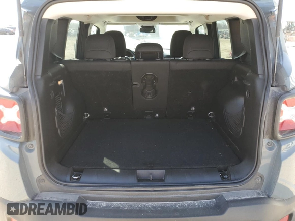 2018 Jeep Renegade Altitude with VIN ZACCJABB5JPH81978, listed as a Copart auction lot 49258925 with 213,508 mi miles and Salvage Title. Bid and sale history available at DreamBid. Image 6.