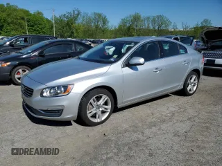 2015 Volvo S60 T5 Premier z VIN YV1612TK5F1343805, wystawiony jako Copart lot #56549455 z przebiegiem 61 826 mil mil oraz Czysty tytuł • Clean title. Historia ofert i sprzedaży dostępna na DreamBid. Obrazek 1.