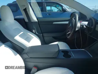2023 Tesla Model 3 Long Range z VIN 5YJ3E1EB7PF704061, wystawiony jako IAAI lot #42079045 z przebiegiem 4 012 mil mil oraz . Historia ofert i sprzedaży dostępna na DreamBid. Obrazek 5.