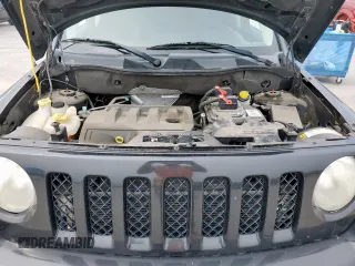 2011 Jeep Patriot Latitude z VIN 1J4NF1GB5BD101025, wystawiony jako Copart lot #57165965 z przebiegiem 100 980 mil mil oraz Czysty tytuł • Clean title. Historia ofert i sprzedaży dostępna na DreamBid. Obrazek 12.