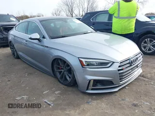 2019 Audi S5 Sportback Prestige z VIN WAUC4CF55KA011706, wystawiony jako IAAI lot #40804401 z przebiegiem 103 817 mil mil oraz . Historia ofert i sprzedaży dostępna na DreamBid. Obrazek 1.