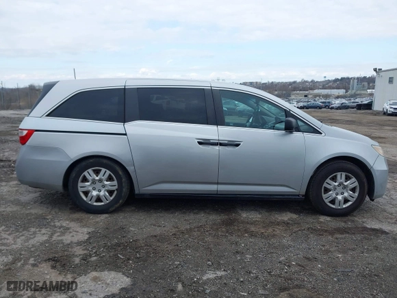 2011 Honda Odyssey LX with VIN 5FNRL5H23BB098561, listed as a IAAI auction lot 41888359 with 162,288 mi miles. Bid and sale history available at carsss.com. Image 12.