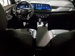 2024 Cadillac XT4 AWD Premium Luxury z VIN 1GYFZDR49RF100387, wystawiony jako Copart lot #76304794 z przebiegiem 14 649 mil mil oraz Szkoda całkowita • Salvage title. Historia ofert i sprzedaży dostępna na DreamBid. Obrazek 8.