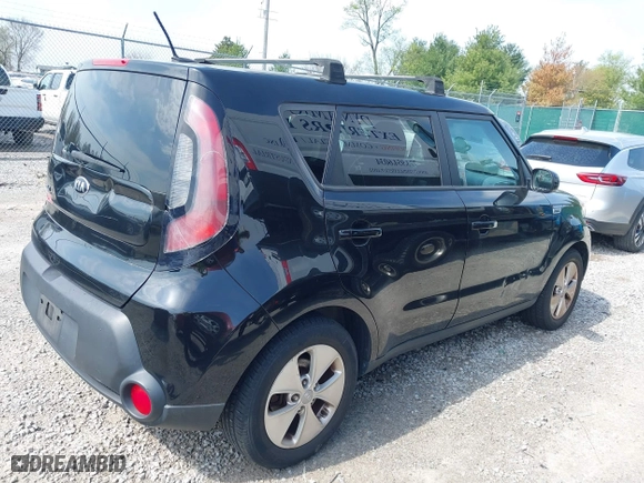 2015 Kia Soul with VIN KNDJN2A24F7800804, listed as a IAAI auction lot 42038038 with 241,667 mi miles. Bid and sale history available at carsss.com. Image 4.