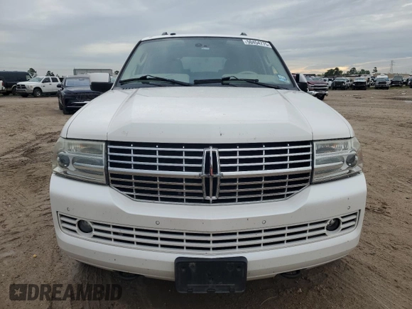 2013 Lincoln Navigator z VIN 5LMJJ2H55DEL07940, wystawiony jako Copart lot #50454775 z przebiegiem 182 682 mil mil oraz Szkoda całkowita • Salvage title. Historia ofert i sprzedaży dostępna na DreamBid. Obrazek 5.
