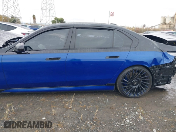 2023 BMW i7 xDrive60 z VIN WBY53EJ05PCN86100, wystawiony jako IAAI lot #40845180 z przebiegiem 4 231 mil mil oraz . Historia ofert i sprzedaży dostępna na DreamBid. Obrazek 15.