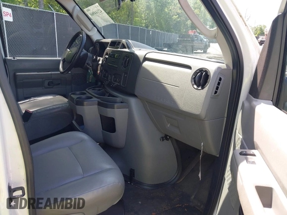 2014 Ford Econoline Passenger XL z VIN 1FBSS3BL5EDA36962, wystawiony jako IAAI lot #42144960 z przebiegiem 90 490 mil mil oraz . Historia ofert i sprzedaży dostępna na DreamBid. Obrazek 5.