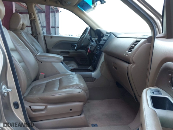 2006 Honda Pilot EX-L with RES with VIN 5FNYF28606B049523, listed as a IAAI auction lot 41736427 with 274,199 mi miles. Bid and sale history available at carsss.com. Image 5.