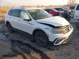 2022 Volkswagen Tiguan SE with VIN 3VV2B7AX5NM152367, listed as a IAAI auction lot 41018730 with 42,104 mi miles. Bid and sale history available at carsss.com. Image 1.