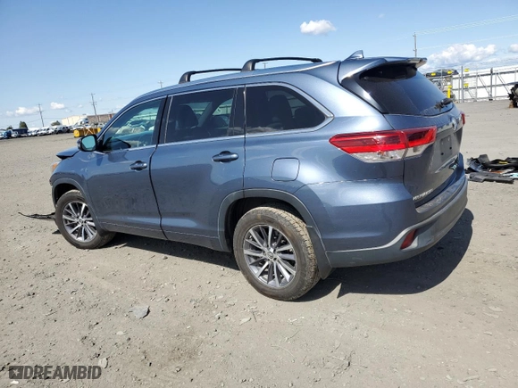 2017 Toyota Highlander XLE with VIN 5TDJZRFH4HS460704, listed as a Copart auction lot 52048665 with 46,214 mi miles and Salvage Title. Bid and sale history available at carsss.com. Image 2.