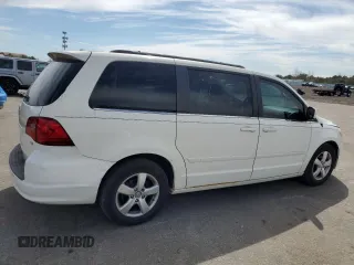 2011 Volkswagen Routan SE with VIN 2V4RW3DG5BR717538, listed as a Copart auction lot 50274824 with 174,033 mi miles and Clean title. Bid and sale history available at DreamBid. Image 3.