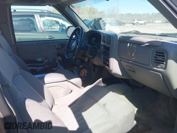 2004 Chevrolet Blazer LS z VIN 1GNDT13X24K167825, wystawiony jako IAAI lot #41976732 z przebiegiem 142 647 mil mil oraz . Historia ofert i sprzedaży dostępna na DreamBid. Obrazek 5.