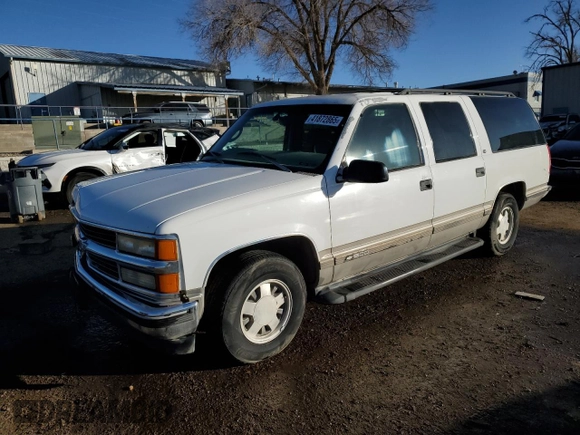 1999 Chevrolet Suburban with VIN 1GNEC16R2XJ376901, listed as a Copart auction lot 41872865 with 210,208 mi miles and Salvage Title. Bid and sale history available at carsss.com. Image 1.