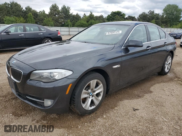 2013 BMW 5 Series 528i xDrive z VIN WBAXH5C59DD112318, wystawiony jako Copart lot #57650125 z przebiegiem 106 189 mil mil oraz Szkoda całkowita • Salvage title. Historia ofert i sprzedaży dostępna na DreamBid. Obrazek 1.
