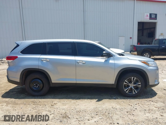 2019 Toyota Highlander LE with VIN 5TDZARFH0KS061239, listed as a IAAI auction lot 42601981 with 216,288 mi miles and . Bid and sale history available at DreamBid. Image 13.