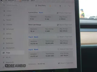 2022 Tesla Model Y Long Range z VIN 7SAYGDEE6NF364994, wystawiony jako IAAI lot #42322587 z przebiegiem 41 572 mil mil oraz . Historia ofert i sprzedaży dostępna na DreamBid. Obrazek 7.