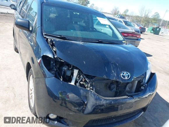 2017 Toyota Sienna XLE Auto Access Seat with VIN 5TDYZ3DC0HS833692, listed as a IAAI auction lot 41810308 with 112,806 mi miles. Bid and sale history available at carsss.com. Image 12.