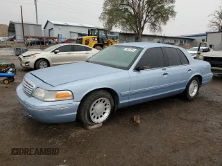 2000 Ford Crown Victoria LX z VIN 2FAFP74W1YX147038, wystawiony jako Copart lot #79637904 z przebiegiem 153 682 mil mil oraz Szkoda całkowita • Salvage title. Historia ofert i sprzedaży dostępna na DreamBid. Obrazek 1.