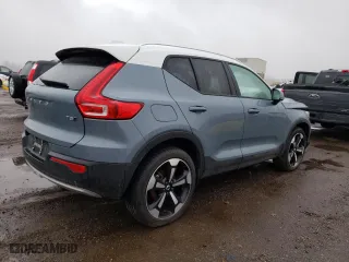 2020 Volvo XC40 Momentum with VIN YV4162UK5L2244257, listed as a Copart auction lot 43610913 with 0 miles. Bid and sale history available at carsss.com. Image 3.