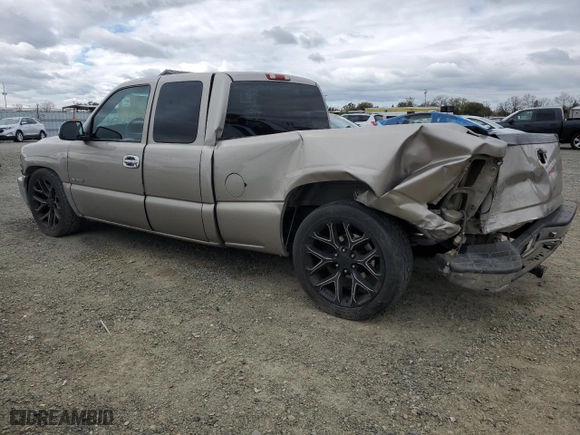 2001 Chevrolet Silverado 1500 LS with VIN 2GCEC19V411388891, listed as a Copart auction lot 48082215 with 178,973 mi miles and Salvage Title. Bid and sale history available at carsss.com. Image 2.