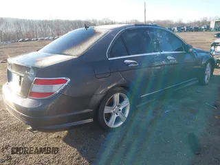 2011 Mercedes-Benz C 300 Sport z VIN WDDGF8BB9BR139784, wystawiony jako IAAI lot #41220260 z przebiegiem Nie podano mil oraz . Historia ofert i sprzedaży dostępna na DreamBid. Obrazek 4.