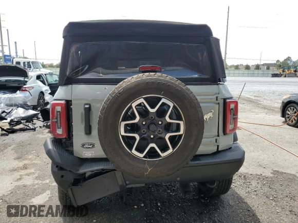 2024 Ford Bronco Badlands z VIN 1FMEE9BP3RLA46984, wystawiony jako Copart lot #55505075 z przebiegiem 4089 mil mil oraz Szkody całkowita. Historia ofert i sprzedaży dostępna na DreamBid. Obrazek 6.