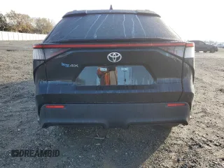 2023 Toyota bZ4X XLE z VIN JTMAAAAA7PA026243, wystawiony jako Copart lot #80972543 z przebiegiem 2 213 mil mil oraz . Historia ofert i sprzedaży dostępna na DreamBid. Obrazek 6.