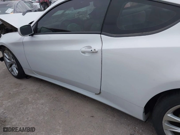 2013 Hyundai Genesis Coupe 2.0T R-Spec with VIN KMHHT6KD0DU099863, listed as a IAAI auction lot 41087471 with 1 mi miles. Bid and sale history available at carsss.com. Image 14.