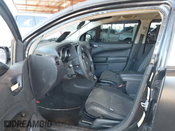 2010 Dodge Caliber SXT z VIN 1B3CB4HA3AD612829, wystawiony jako IAAI lot #42303635 z przebiegiem 230 191 mil mil oraz . Historia ofert i sprzedaży dostępna na DreamBid. Obrazek 5.