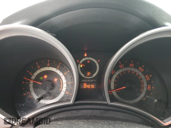 2016 Scion tC z VIN JTKJF5C77GJ020445, wystawiony jako Copart lot #58359755 z przebiegiem 104 576 mil mil oraz Tytuł czysty. Historia ofert i sprzedaży dostępna na DreamBid. Obrazek 9.