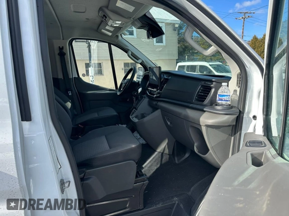 2024 Ford Transit Passenger XL с VIN 1FBAX2YG8RKA21603, выставлен на аукционе Copart как лот 44740795 с пробегом 10 961 миль миль и На запчасти • Non repairable. История ставок и продаж доступна на DreamBid. Изображение 9.
