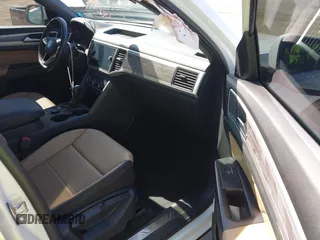 2021 Volkswagen Atlas SE with VIN 1V2HE2CA2MC209716, listed as a IAAI auction lot 42710825 with 29,484 mi miles and . Bid and sale history available at DreamBid. Image 5.