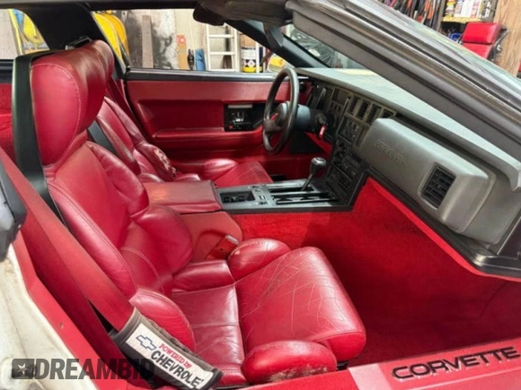 1989 Chevrolet Corvette z VIN 1G1YY2189K512420, wystawiony jako Copart lot #60937345 z przebiegiem 106 500 mil mil oraz Czysty tytuł • Clean title. Historia ofert i sprzedaży dostępna na DreamBid. Obrazek 9.