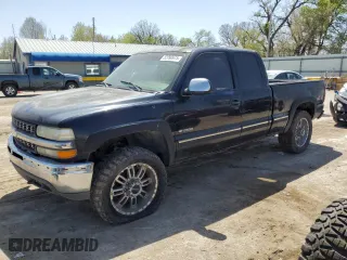 2000 Chevrolet Silverado 2500 LT with VIN 1GCGK29U3YE372781, listed as a Copart auction lot 52990975 with 348,019 mi miles and Clean Title. Bid and sale history available at carsss.com. Image 1.