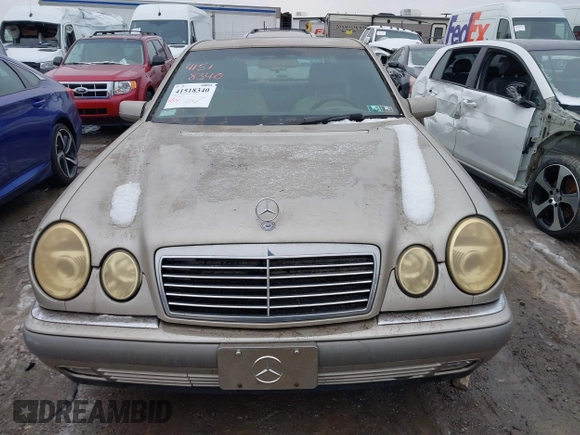 1996 Mercedes-Benz E-Class with VIN WDBJF55F5TJ007150, listed as a IAAI auction lot 41518340 with 178,930 mi miles. Bid and sale history available at carsss.com. Image 6.