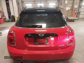 2020 MINI Hardtop 4 Door Cooper z VIN WMWXU7C07L2L48763, wystawiony jako IAAI lot #41948131 z przebiegiem 20 083 mil mil oraz . Historia ofert i sprzedaży dostępna na DreamBid. Obrazek 17.