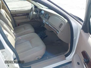 2005 Mercury Grand Marquis LS Premium z VIN 2MEFM75W05X621461, wystawiony jako IAAI lot #41381365 z przebiegiem 139 971 mil mil oraz . Historia ofert i sprzedaży dostępna na DreamBid. Obrazek 5.