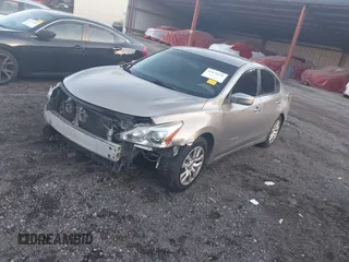2014 Nissan Altima 2.5 S with VIN 1N4AL3AP2EC109838, listed as a IAAI auction lot 41079111 with 272,948 mi miles. Bid and sale history available at carsss.com. Image 2.