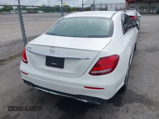 2018 Mercedes-Benz E 300 с VIN WDDZF4JB0JA316206, выставлен на аукционе IAAI как лот 42108861 с пробегом 115 777 миль миль и . История ставок и продаж доступна на DreamBid. Изображение 16.