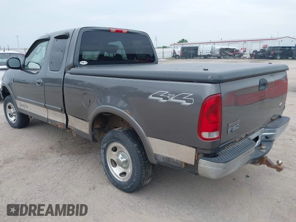 2003 Ford F-150 XL z VIN 2FTRX18W33CA38143, wystawiony jako IAAI lot #42452285 z przebiegiem 134 334 mil mil oraz . Historia ofert i sprzedaży dostępna na DreamBid. Obrazek 3.